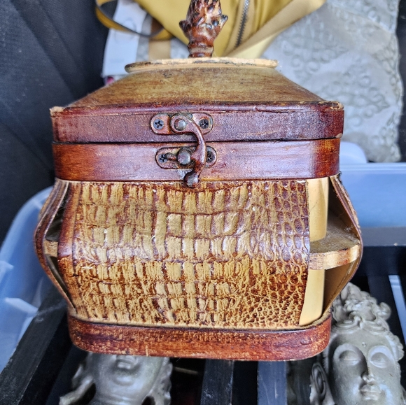 Lot - Picture 3 of 4